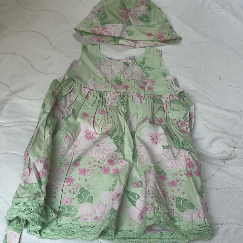 Little girls summer dress with matching hat. Size 2T